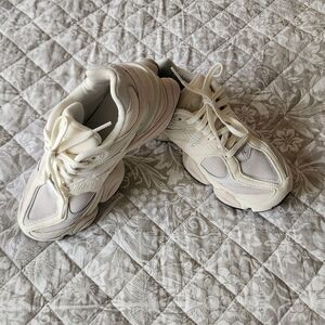 New Balance 9060, size 4.5